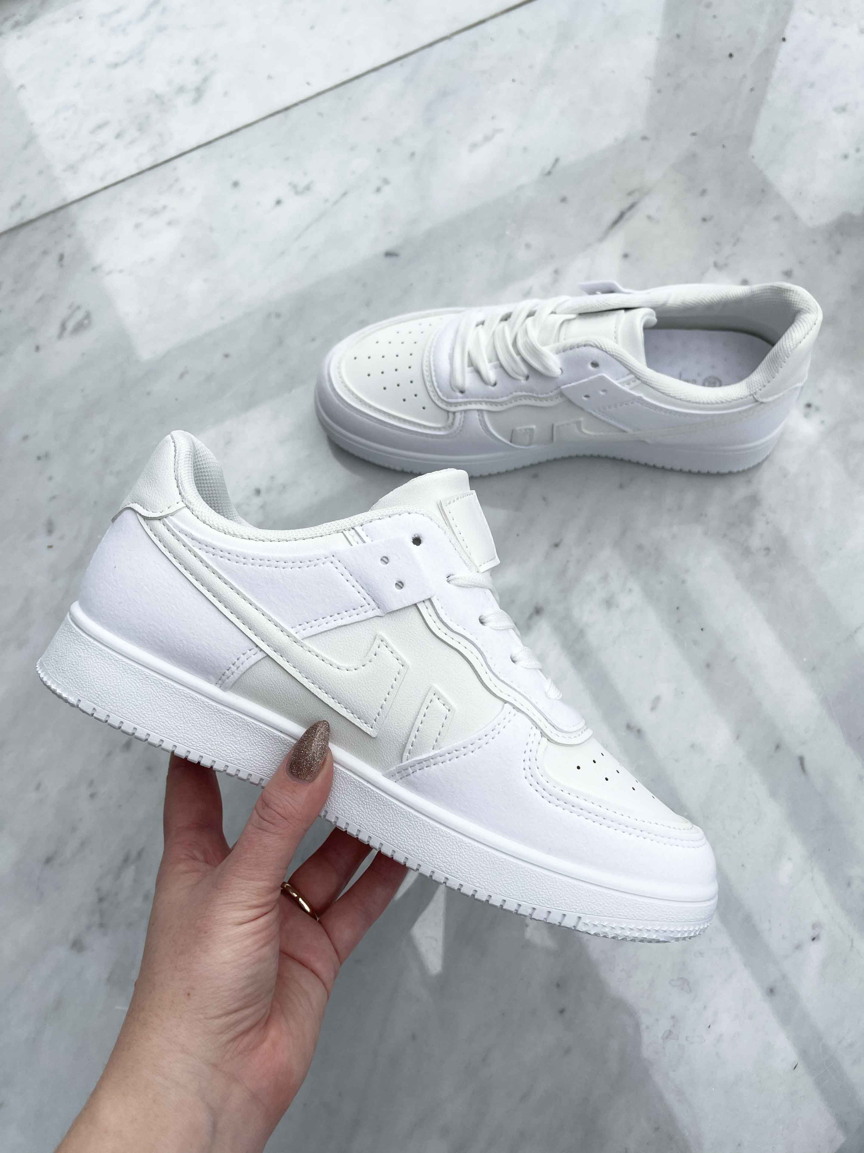 Jules - Hvide sneakers med snørebånd